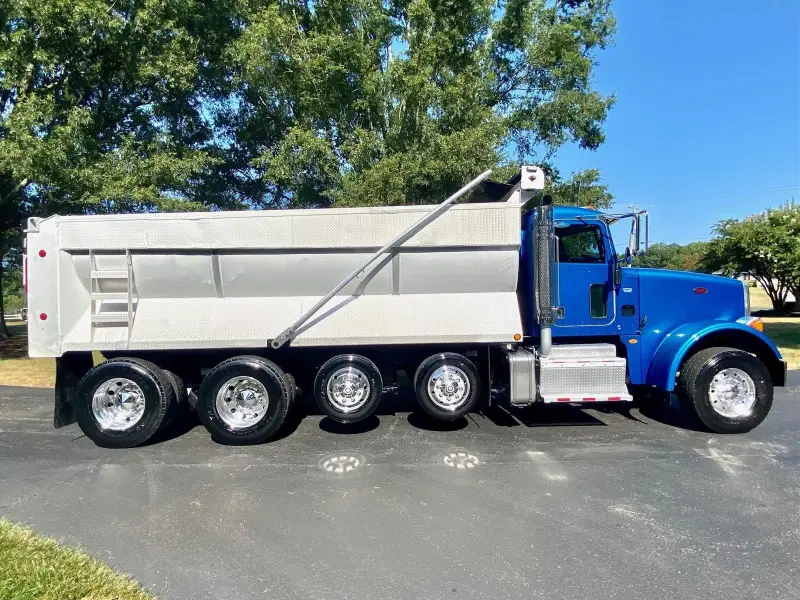 2014 Peterbilt 367 Dump Truck photo 14