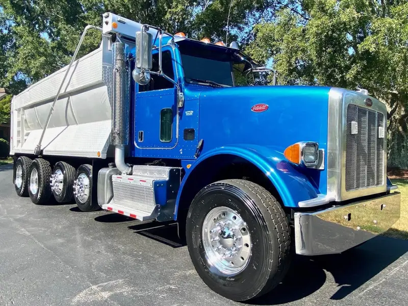 2014 Peterbilt 367 Dump Truck photo 2