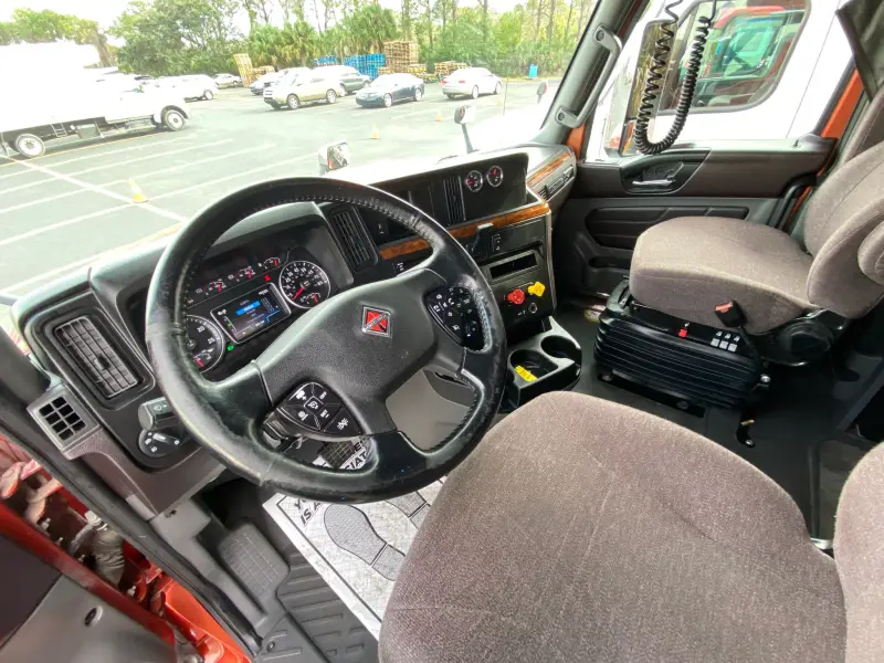 2018 International LT photo 20