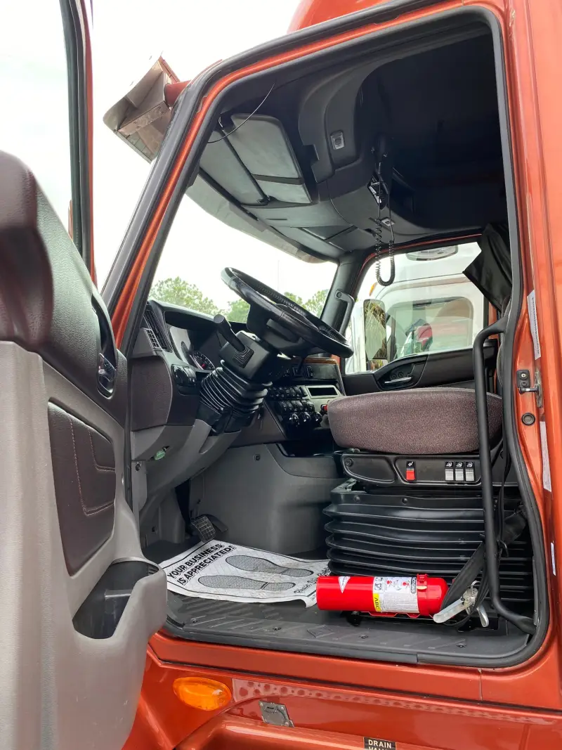 2018 International LT photo 22