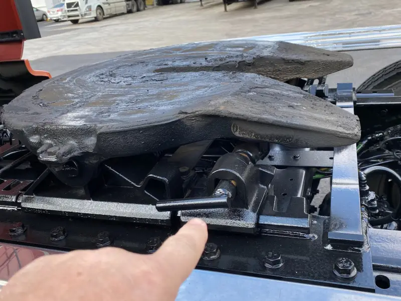 2018 International LT photo 15