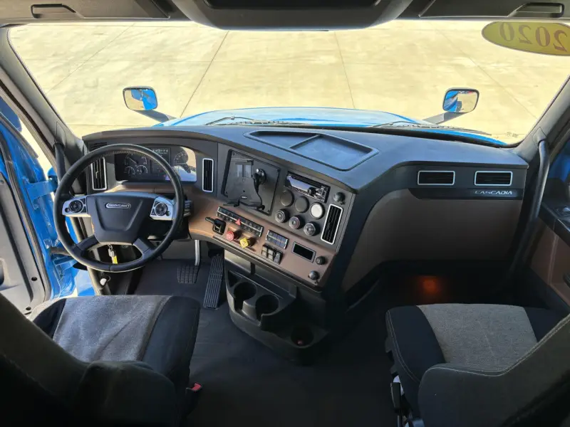2020 Freightliner Cascadia 126 photo 11