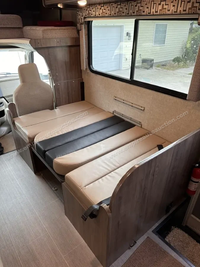2018 Winnebago Spirit 25B photo 6
