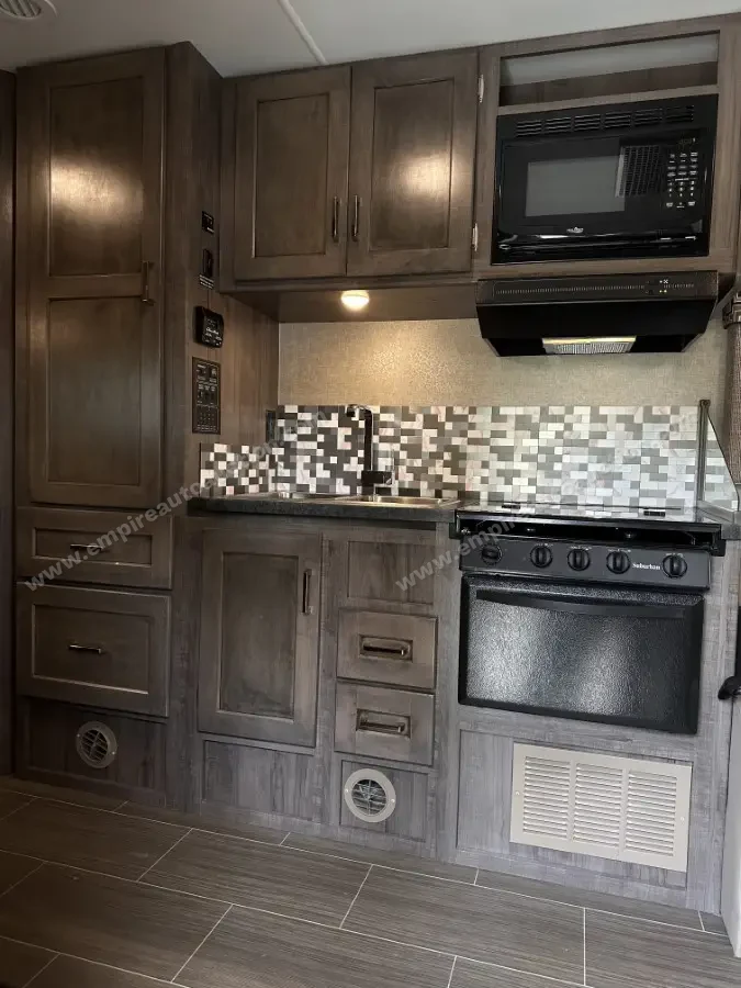 2018 Winnebago Spirit 25B photo 8