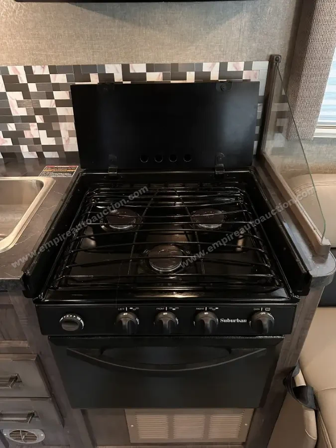 2018 Winnebago Spirit 25B photo 10