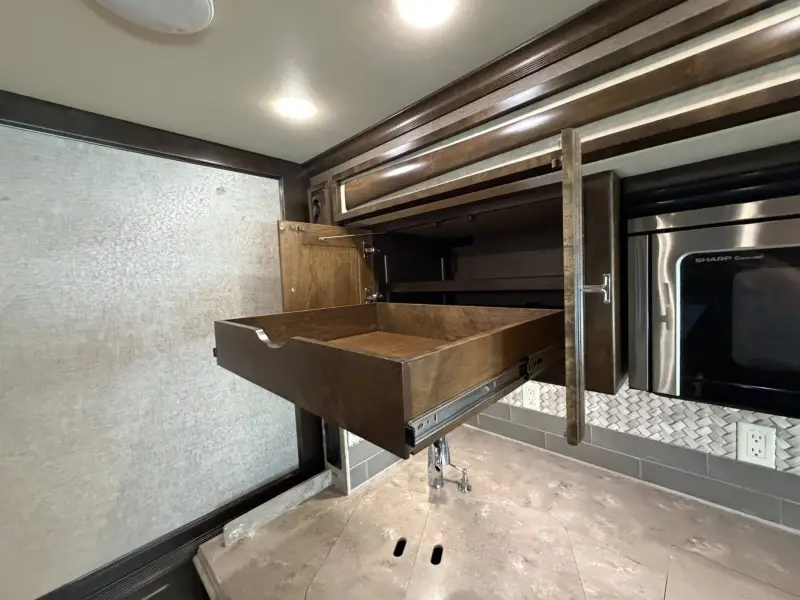 2018 Tiffin Phaeton 40IH photo 26