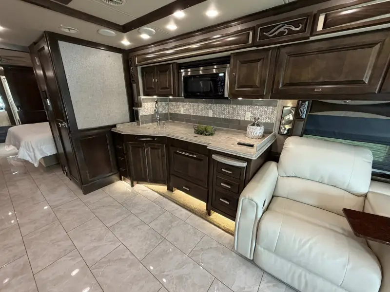 2018 Tiffin Phaeton 40IH photo 34