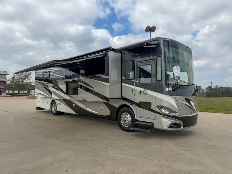 2018 Tiffin Phaeton 40IH photo 1
