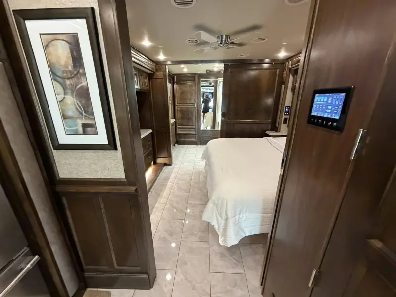 2018 Tiffin Phaeton 40IH photo 15