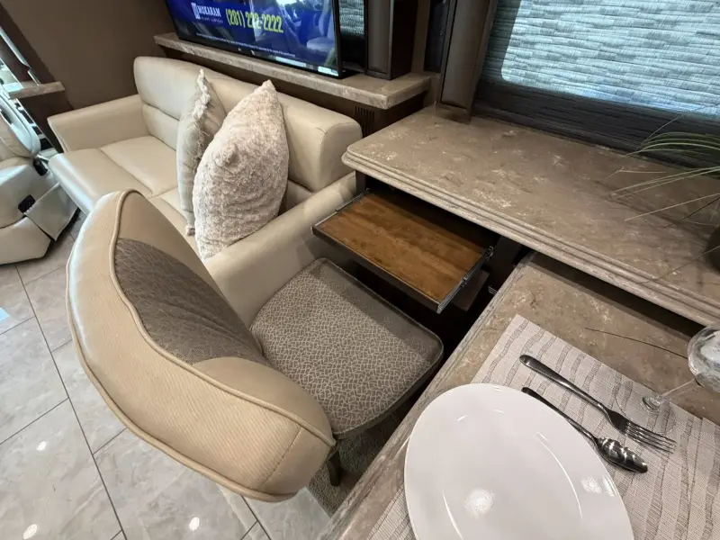 2018 Tiffin Phaeton 40IH photo 20