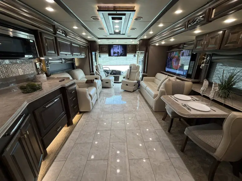 2018 Tiffin Phaeton 40IH photo 4