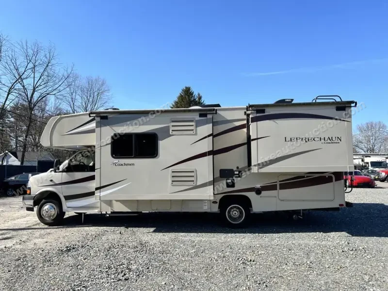 2019 Coachmen Leprechaun 260DS photo 21
