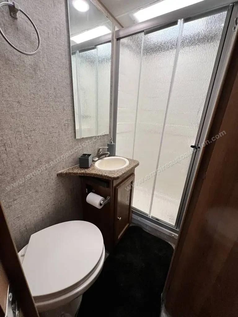 2019 Coachmen Leprechaun 260DS photo 5