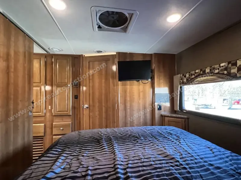 2019 Coachmen Leprechaun 260DS photo 7