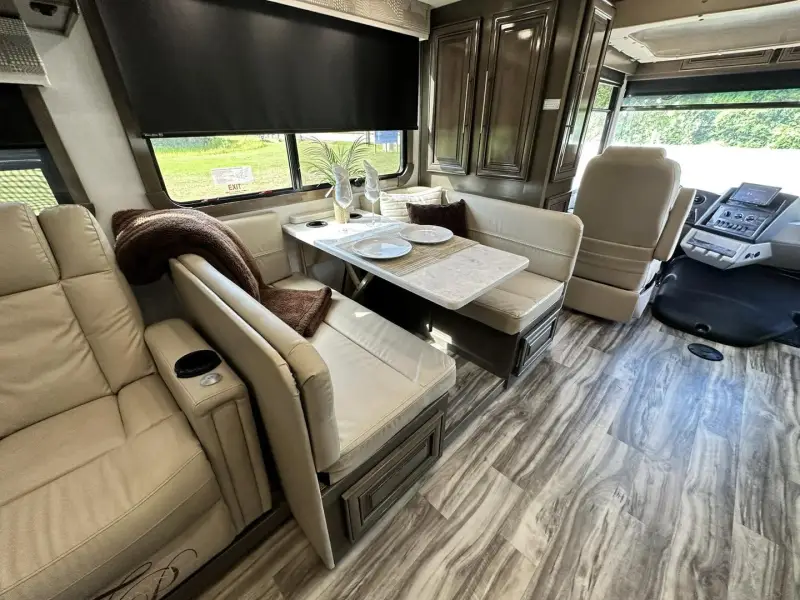 2021 Georgetown GT7 36k photo 23
