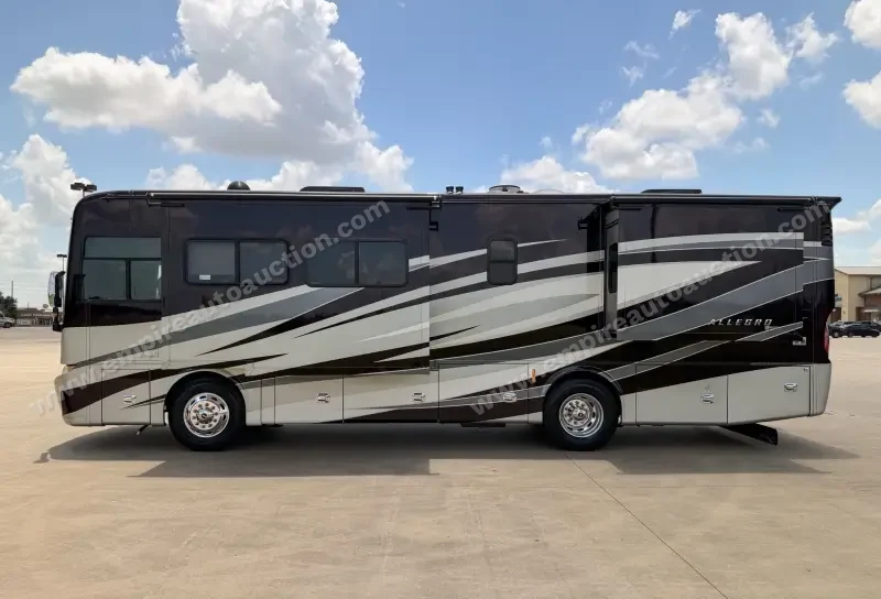 2018 Tiffin Allegro Red 33AA photo 13