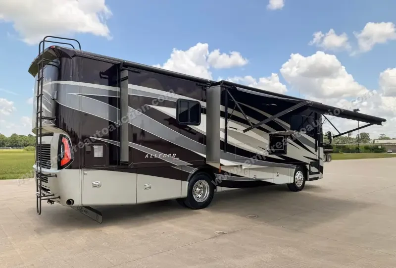 2018 Tiffin Allegro Red 33AA photo 38