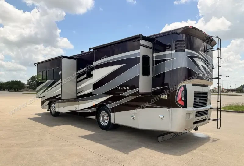2018 Tiffin Allegro Red 33AA photo 33
