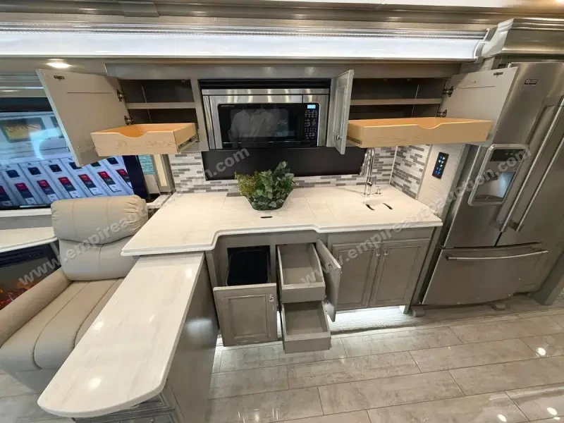 2020 Tiffin Phaeton 37BH photo 10