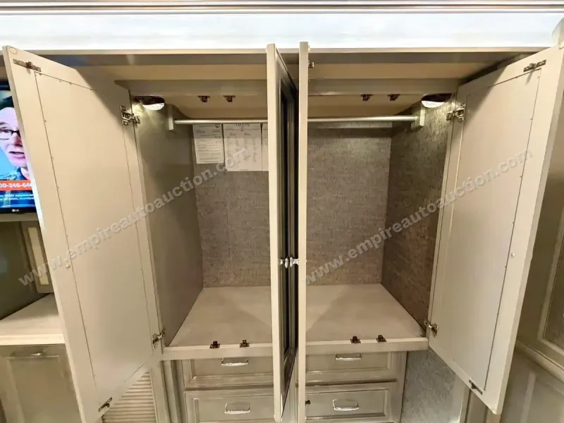 2020 Tiffin Phaeton 37BH photo 11