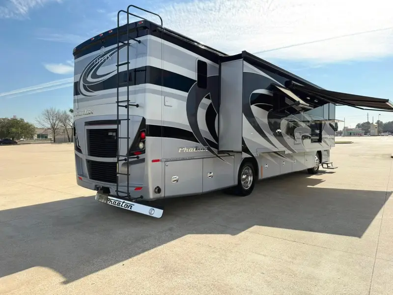 2020 Tiffin Phaeton 37BH photo 19