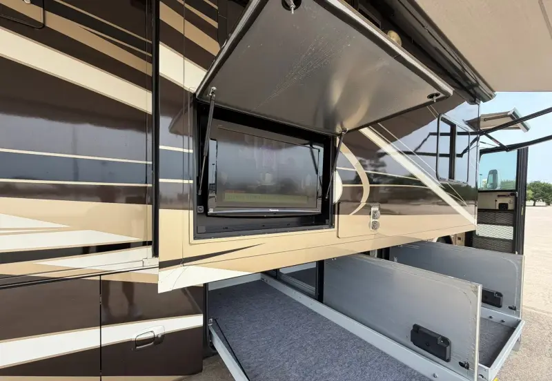 2011 Tiffin Phaeton 40QTH photo 14