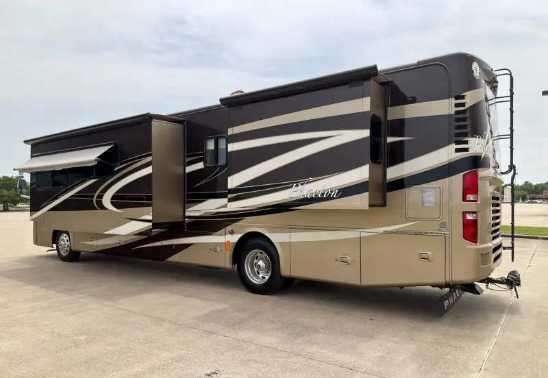 2011 Tiffin Phaeton 40QTH photo 7
