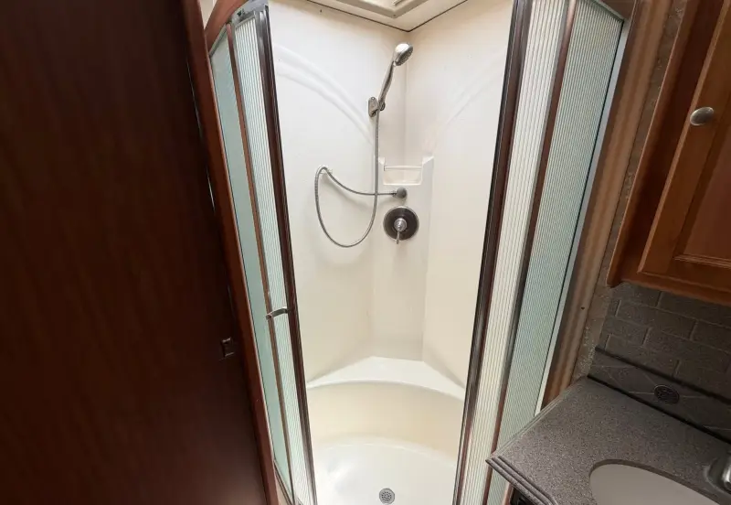2011 Tiffin Phaeton 40QTH photo 26