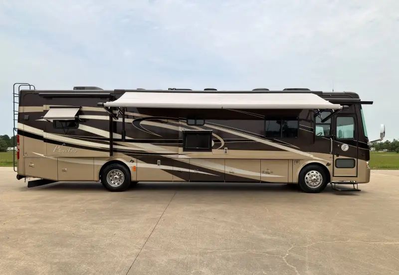2011 Tiffin Phaeton 40QTH photo 12
