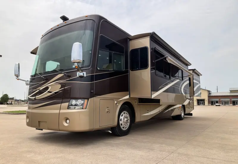 2011 Tiffin Phaeton 40QTH photo 2