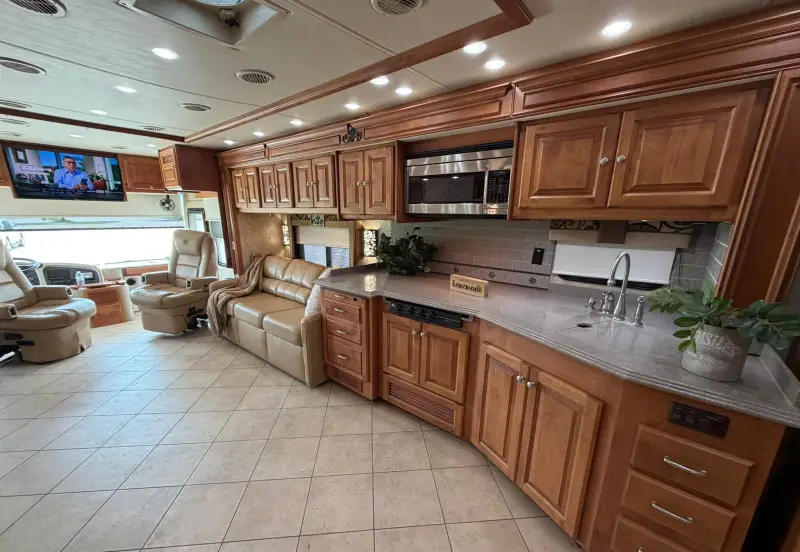 2011 Tiffin Phaeton 40QTH photo 19