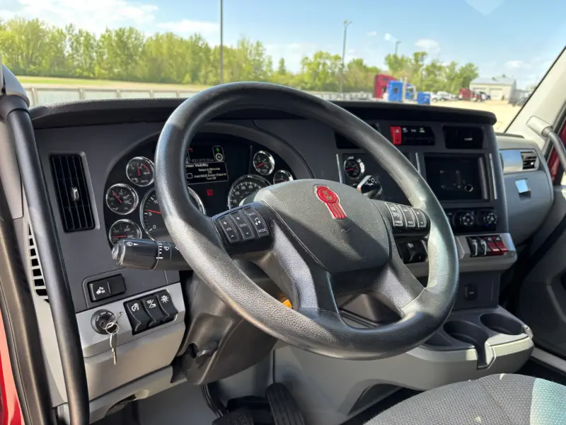 2021 Kenworth T680 photo 12