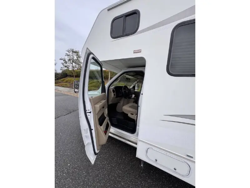 2015 Winnebago Minnie Winnie 22R photo 35