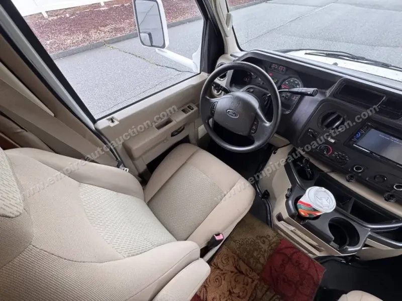 2015 Winnebago Minnie Winnie 22R photo 13