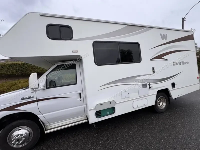 2015 Winnebago Minnie Winnie 22R photo 60