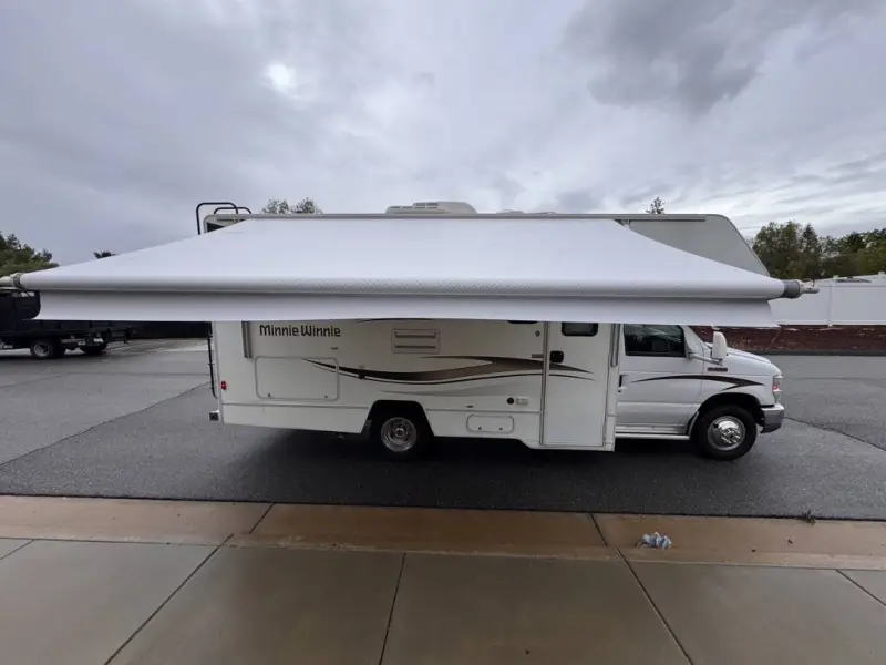 2015 Winnebago Minnie Winnie 22R photo 40