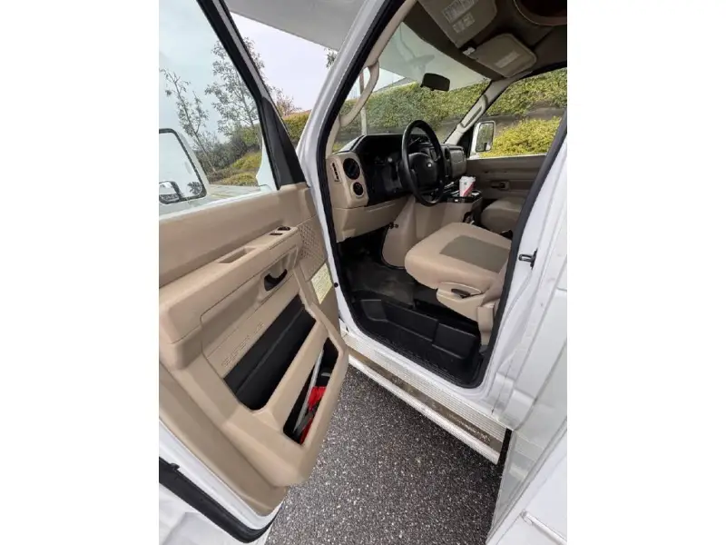 2015 Winnebago Minnie Winnie 22R photo 33