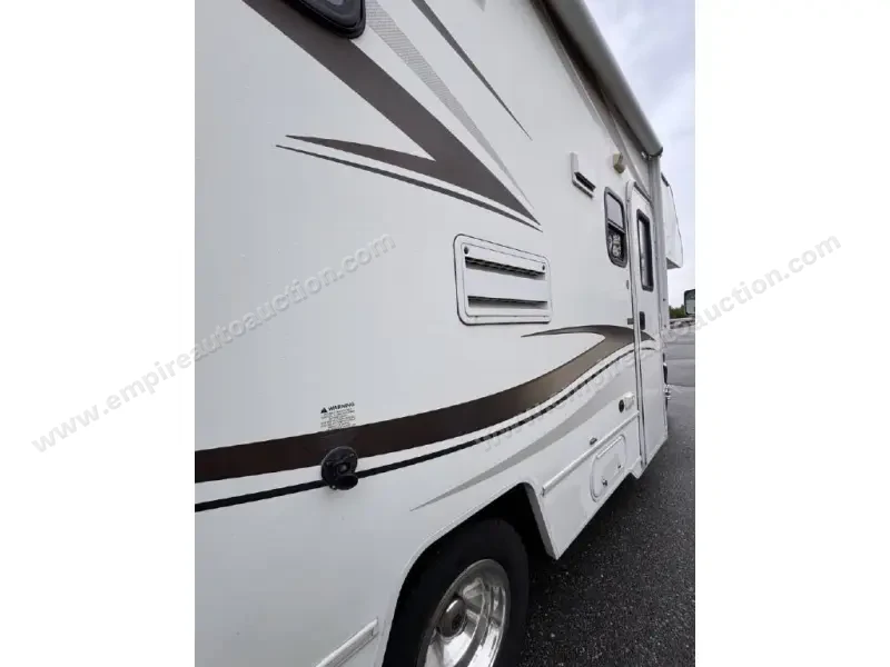 2015 Winnebago Minnie Winnie 22R photo 47
