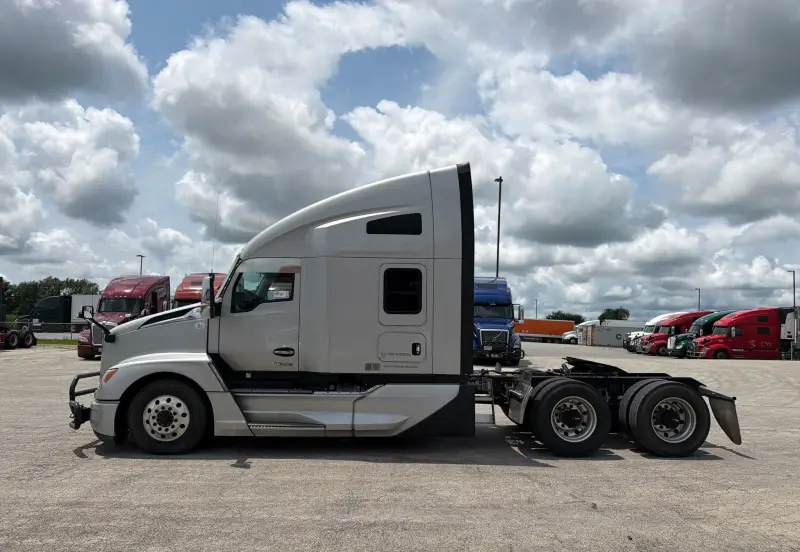 2022 Kenworth T680 photo 8