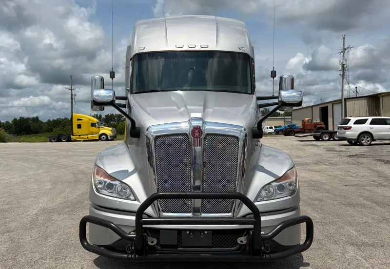 2022 Kenworth T680 photo 2