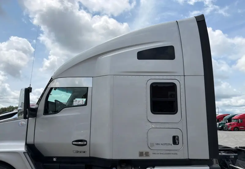 2022 Kenworth T680 photo 43
