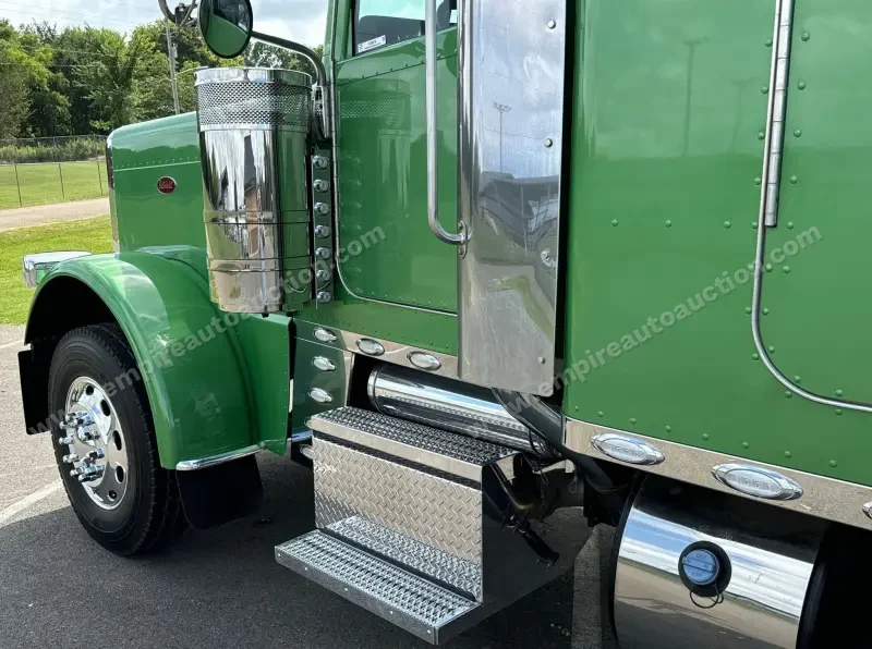 2021 Peterbilt 389 photo 9