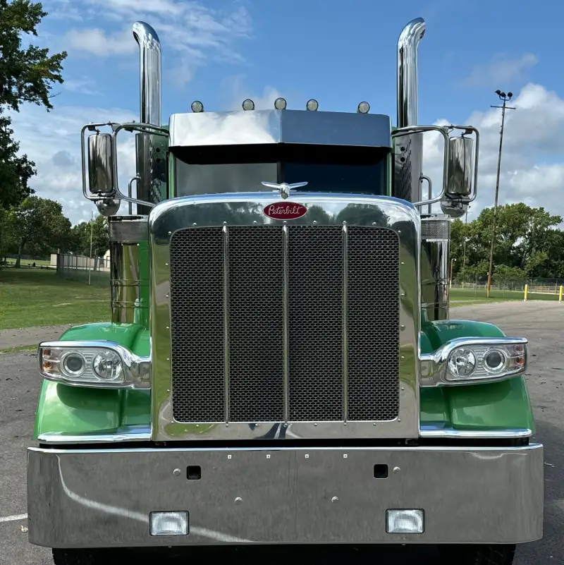 2021 Peterbilt 389 photo 2