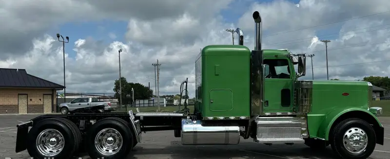 2021 Peterbilt 389 photo 4