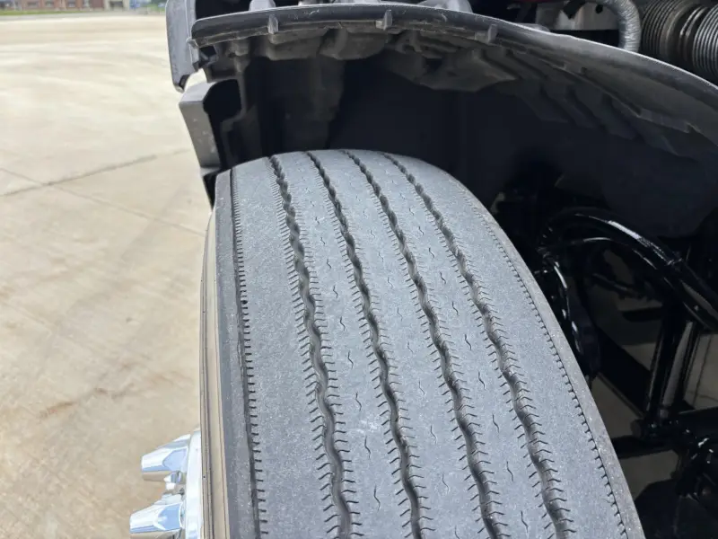 2021  Freightliner  CASCADIA 126 photo 4