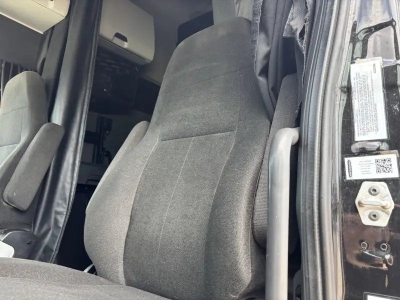 2021  Freightliner  CASCADIA 126 photo 14