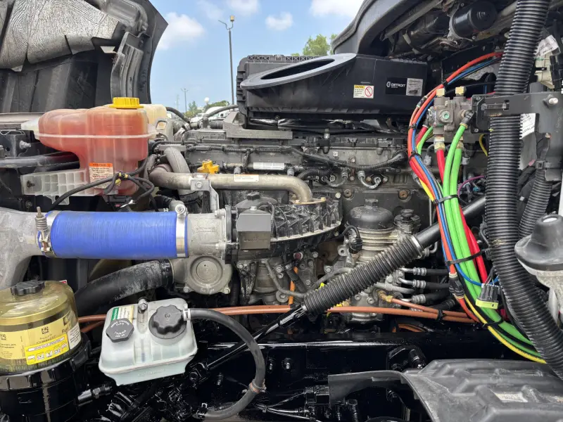 2021  Freightliner  CASCADIA 126 photo 18
