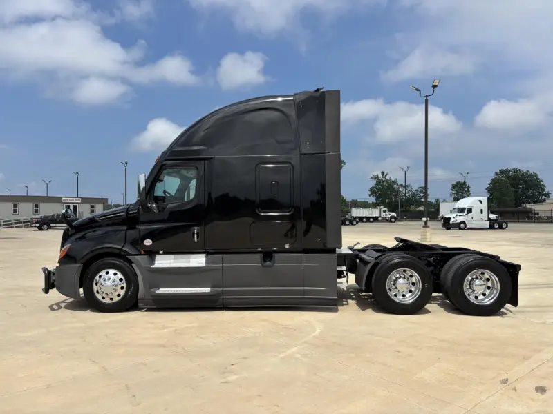 2021  Freightliner  CASCADIA 126 photo 25