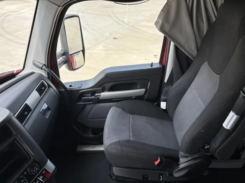 2022 Kenworth T680 Sleeper photo 11