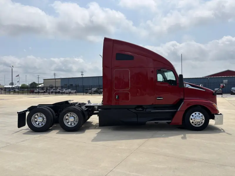2022 Kenworth T680 Sleeper photo 19